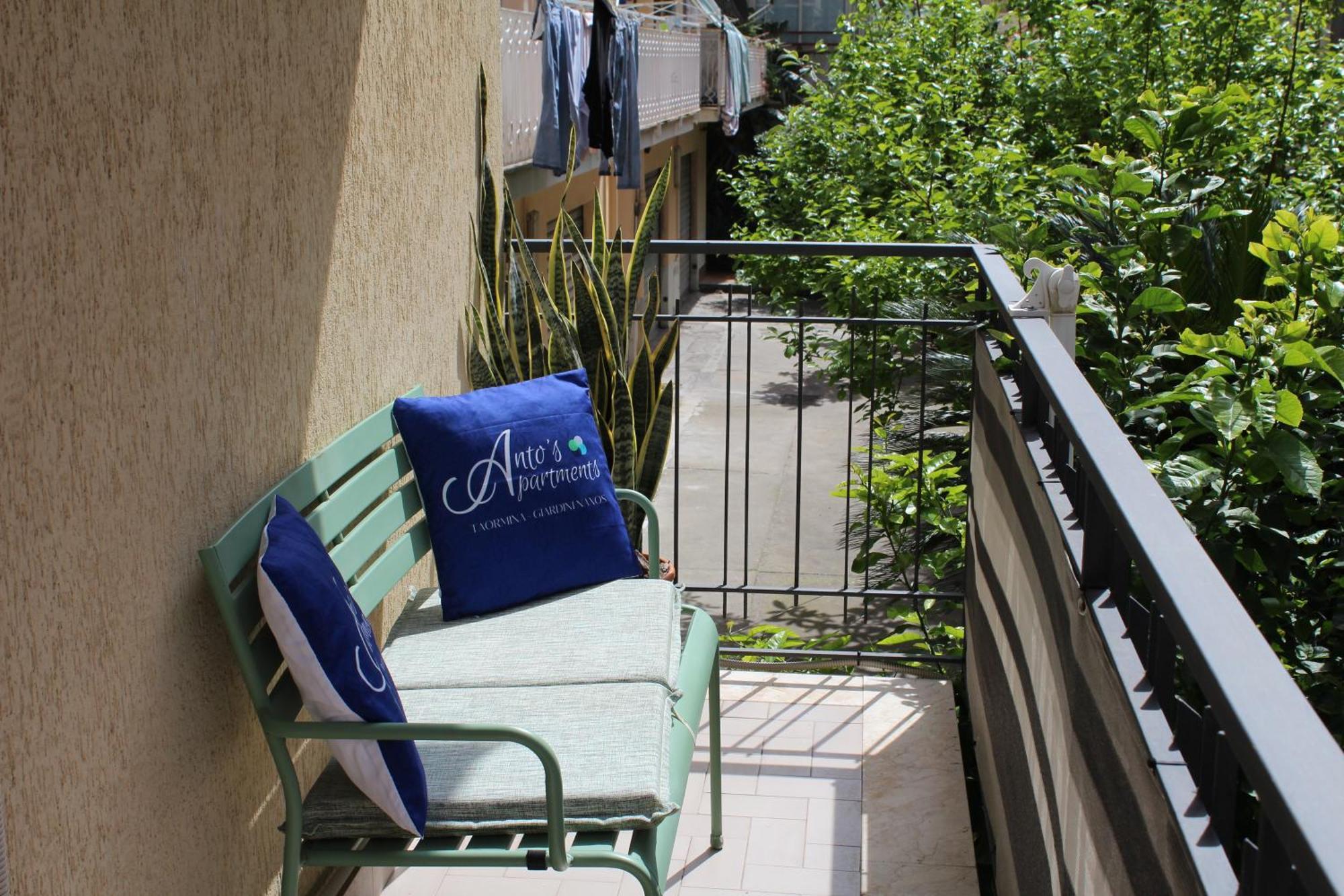 Anto'S Apartment - Giardini Naxos Eksteriør bilde